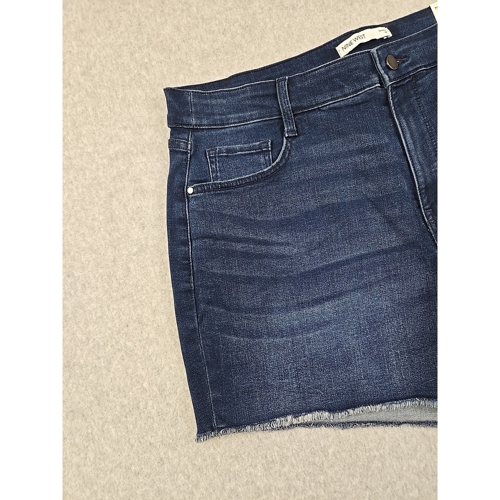 Nine West Womens Size 14 Denim Cut Off Jean Shorts Dark Blue NWT - Picture 2 of 8